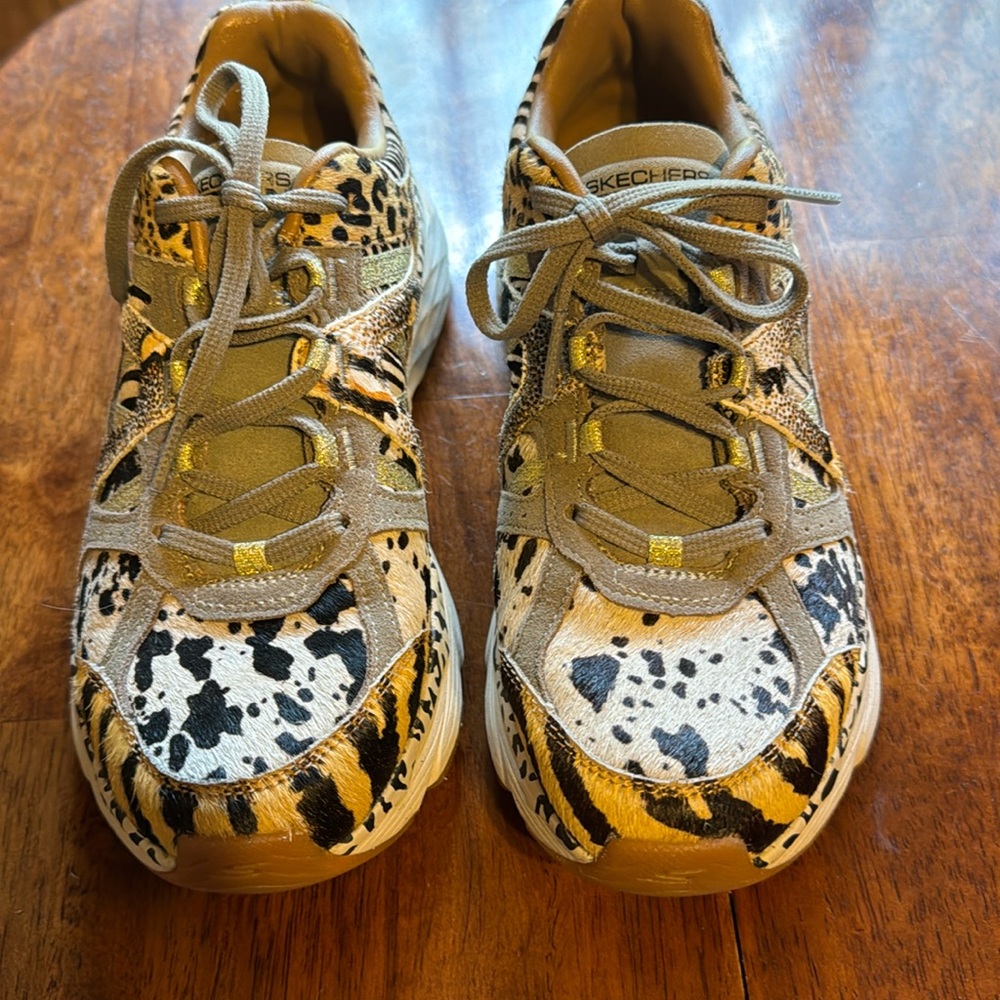 Skechers Max Cushioning Animal print Sneakers!